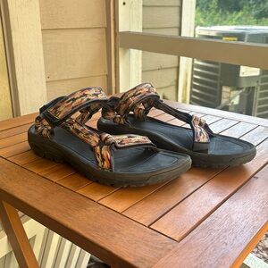 Teva Hurricane XLT 2 in multi color.